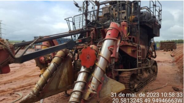 Colhedora de Cana Case IH A8810 Ano 2021 – Série PRCY8810HMPA05199 - Image 2