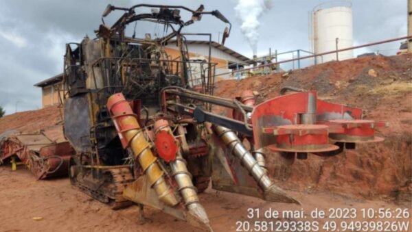Colhedora de Cana Case IH A8810 Ano 2021 – Série PRCY8810HMPA05199 - Image 3